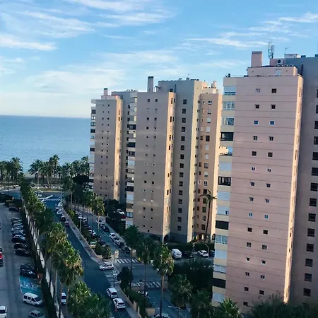 Frente Al Mar Torres De Playamar En Торремолинос